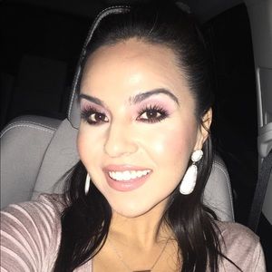 Meet your Posher, Anastacia